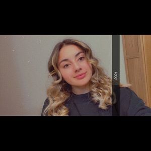 Meet your Posher, Desiree